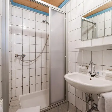 ベッド・アンド・ブレックファスト Konrad 3*