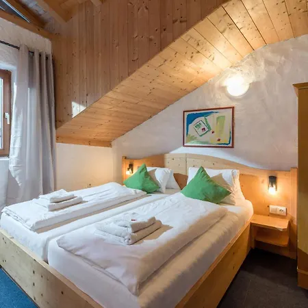 ベッド・アンド・ブレックファスト Konrad 3*