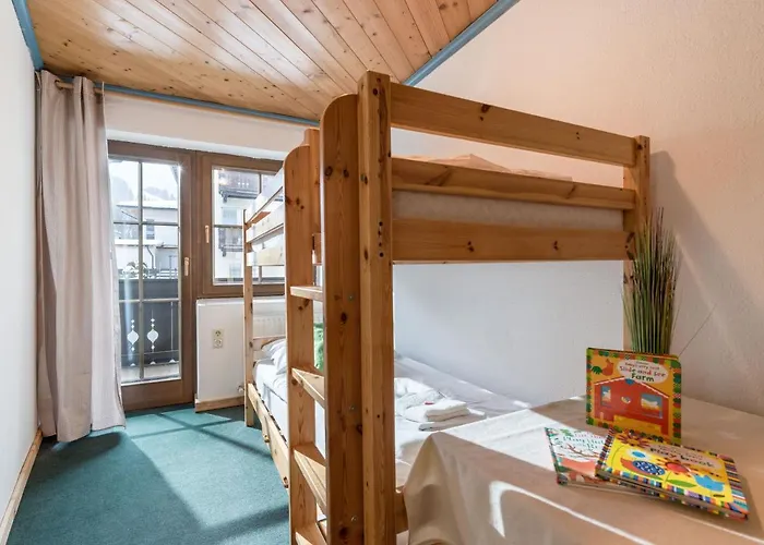 Konrad לינה וארוחת בוקר