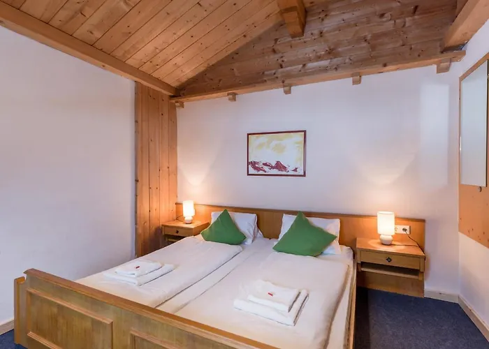 Konrad לינה וארוחת בוקר