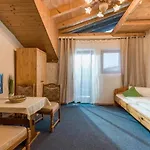 Konrad Bed and breakfast 3*